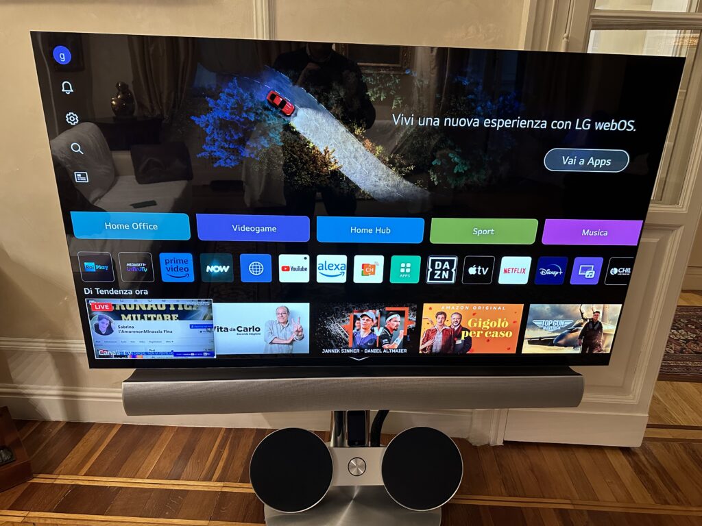 Neo 7 controla la emocionante y creativa configuración con un nuevo televisor en un soporte Beovision 7-40